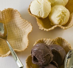 Υπέροχο παγωτό βανίλια και σοκολάτα από τον Στέλιο Παρλιάρο