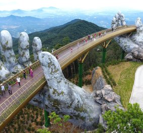 Βιετνάμ: Δύο χέρια «υψώνουν» μια γέφυρα στον ουρανό - Χιλιάδες συρρέουν για να τη θαυμάσουν (Φωτό & Βίντεο)