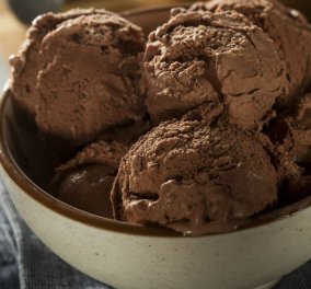 Φάτε άφοβα παγωτό με μαύρη σοκολάτα - Δείτε που κάνει καλό