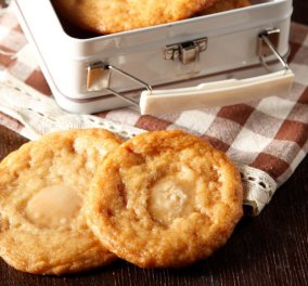 Η  Νένα Ισμυρνόγλου δημιουργεί: Πεντανόστιμα μπισκότα με καραμέλες γάλακτος αγελαδίτσα που πάνε τέλεια με τον καφέ σας!  
