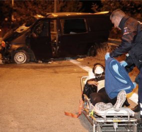 Αίμα στην άσφαλτο - Νεκρό 4χρονο αγοράκι και 27 τραυματίες από τη σύγκρουση φορτηγού με βαν που μετέφερε μετανάστες (φώτο-βίντεο)