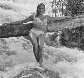 Vintage pics: Όταν η Ούρσουλα Άντρες ήταν νέα & οι... άντρες έπεφταν στα πόδια της
