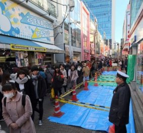 Συγκλονιστικές εικόνες από το Τόκιο: Νεαρός έπεσε με το αυτοκίνητό του σε πλήθος – 8 τραυματίες