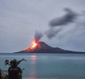 Ινδονησία: Οι εκρήξεις εξαφάνισαν το ηφαίστειο Ανάκ Κρακατόα  - Έχασε τα δύο τρίτα του ύψους του (φωτό)