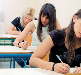 Αλλαγές στις Πανελλήνιες εξετάσεις: Αγωνία για τους μαθητές της Β΄Λυκείου – Τι γίνετε με νέα τμήματα & συγχωνεύσεις
