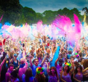 30 φωτογραφίες από το πιο πολύχρωμο φεστιβάλ του κόσμου - Το συναρπαστικό Holi θα σας γοητεύσει