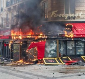 Παρίσι: Ότι απέμεινε από το εμβληματικό εστιατόριο Fouquet's - Ζευγάρι καμάρωνε στο facebook για τα "λάφυρα" του από το πλιάτσικο (φώτο)