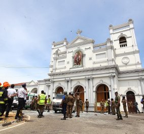 Σρι Λάνκα: Συγκλονίζουν οι επιζώντες - "Ο βομβιστής ήταν απολύτως ήρεμος πριν ανατινάξει τον ναό - Χάιδεψε ένα παιδί στο κεφάλι & συνέχισε.." (φώτο- βίντεο)