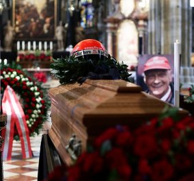 "Τον αγαπούσαμε & τον θαυμάζαμε": Ο Άρνολντ Σβαρτσενέγκερ & εκατοντάδες κόσμου αποχαιρέτησαν με οδύνη τον θρύλο της Formula1 Νίκι Λάουντα (φώτο)