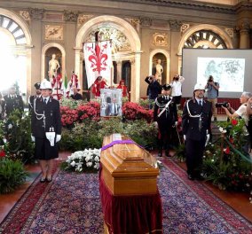 Συγκίνηση και δέος στην κηδεία του Φράνκο Τζεφιρέλι - Χιλιάδες κόσμου είπαν το "τελευταίο αντίο" στον μεγάλο "μαέστρο" (φώτο-βίντεο)