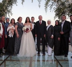 H καλλονή κουμπάρα του Ερντογάν: Η Αμινέ Γκιουλσέ, Μις Τουρκία, παντρεύτηκε Γερμανό ποδοσφαιριστή (φωτό - βίντεο)