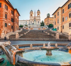 Ρώμη: Η αστυνομία απαγορεύει στους τουρίστες να κάθονται στα διάσημα σκαλοπάτια της εμβληματικής Trinita Dei Monti (φώτο) 
