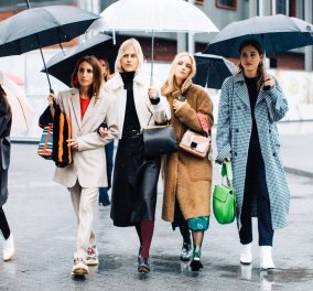 Εκπληκτικό Street Style - 40 φώτο: Πως θα παραμείνετε σικ ακόμα κι όταν βρέχει - Οι Γαλλίδες ξέρουν - Ειδικά όταν πάνε να δουν επιδείξεις μόδας 
