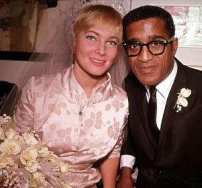 1960: Ο μαύρος Σάμι Ντέιβις παντρεύεται την κατάξανθη Σουηδέζα του May Britt - Σάλος αφού απαγορεύονταν οι γάμοι λευκών με μαύρους (φώτο)