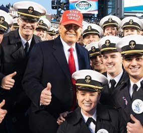 Ο Ντόναλντ Τραμπ "πετάει τη σκούφια του": Επισκέφτηκε το αμερικάνικο ναυτικό & έγινε χαμός (φώτο)