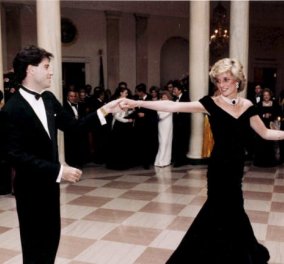 Πουλήθηκε η θαυμάσια μπλε βελούδινη τουαλέτα που φορούσε η Πριγκίπισσα Νταϊάνα όταν χόρεψε με τον Τζον Τραβόλτα στο Λευκό Οίκο - Ποια ήταν η τιμή της; (φώτο-βίντεο)