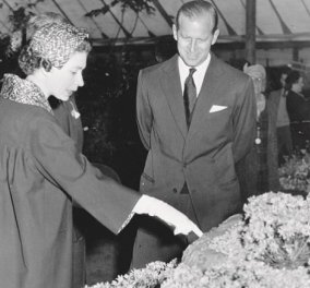 Θαυμάσιες vintage φωτό της βασίλισσας Ελισάβετ από την περίφημη έκθεση λουλουδιών Chelsea