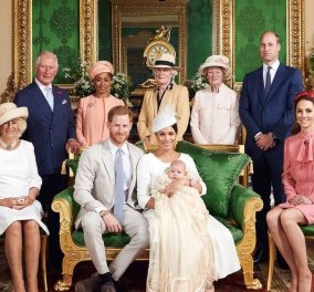 Βασίλισσα, παππούς Κάρολος, γιαγιά Καμίλα & το πριγκιπικό ζεύγος William & Kate κατέκλυσαν με ευχές τον μικρό Archie (φωτό)