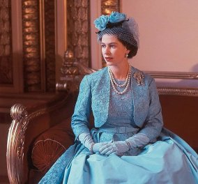 Επιτέλους η βασίλισσα Ελισάβετ έκανε την πρώτη εμφάνιση της μετά την καραντίνα – Η 94χρονη με βεραμάν μαντό, περίτεχνο καπέλο, γαντάκι & πέρλες (Φωτό) 
