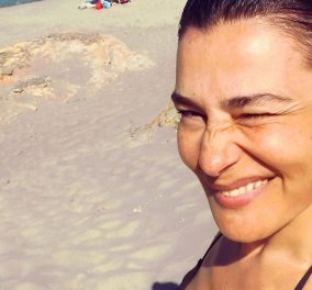Η Μαρία Ναυπλιώτου κόντρα στον ήλιο & στο καθωσπρέπει: Ανέμελες διακοπές στη λατρεμένη Κρήτη, θάλασσα & κλασικό black μαγιό (φωτό)