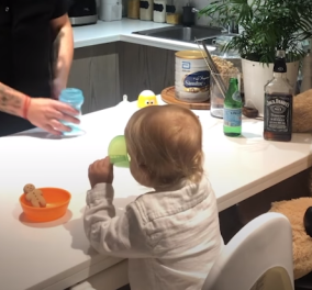 Βίντεο: Bartender μπαμπάς σερβίρει στον γιο του το… γάλα του! - Κάνει κόλπα με το μπουκάλι & έχει απέναντί του τον πιο απαιτητικό πελάτη 