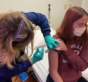 Κορονοϊός: «Πολύ ισχυρά δεδομένα» για τα εμβόλια Pfizer και Moderna - Η δεύτερη ξεκινά κλινικές δοκιμές σε έφηβους 