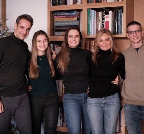 Κυριάκος και Μαρέβα Μητσοτάκη: Όλη η οικογένεια μαζί για την Καλή Χρονιά (φωτό)