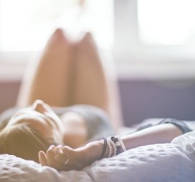 7 κακές συνήθειες που δεν μας αφήνουν να κοιμηθούμε το βράδυ - Μήπως να χαμήλωνες το καλοριφέρ;