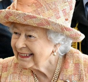 «Θα βρεθούμε ξανά»: Το πρωτοχρονιάτικο μήνυμα της βασίλισσας Ελισάβετ & οι 4 στιγμές που θα θυμάται από το 2020 (φωτό) 