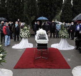 Το «τελευταίο αντίο» στον Αντώνη Καλογιάννη - Θλίψη στην κηδεία του γνωστού ερμηνευτή (φωτό & βίντεο)