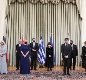 Η Royal blue τουαλέτα της Μαρέβας -το dark blue βελούδο της Προέδρου -Με grecian έμπνευση Καμίλα & Γιάννα - Όλες οι φώτο από το επίσημο δείπνο στο Προεδρικό Μέγαρο  