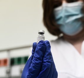 Ηλίας Μόσιαλος: Τι ξέρουμε για το εμβόλιο της AstraZeneca & τις θρομβώσεις - Τα ερωτήματα που πρέπει να απαντηθούν 
