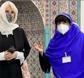 Με λεοπάρ μάσκα & λευκή μαντήλα η Καμίλα σε τζαμί του Λονδίνου - Tres Chic & με ...παντόφλες  η δούκισσα της Κορνουάλης (φώτο) 