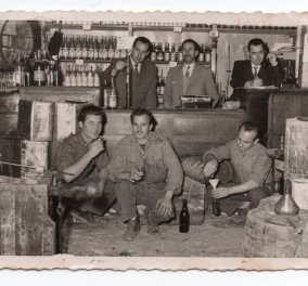 Story of the day: Η οικογένεια του ισχυρού άνδρα της Pfizer Άλμπερτ Μπουρλά, με την ποτοποιία της Θεσσαλονίκης - Το ούζο, το brandy & τώρα το... εμβόλιο (φωτο)
