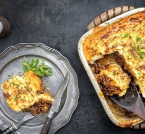 Αργυρώ Μπαρμπαρίγου: Πίτα του βοσκού με πουρέ πατάτας και κιμά - Μια διαφορετική χωριάτικη κιμαδόπιτα 