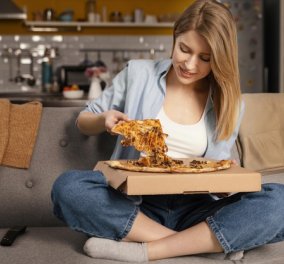 Εθισμός στο φαγητό: Τί να κάνετε για να αντιμετωπίσετε το πρόβλημα - Επιδράσεις στον εγκέφαλό σας 