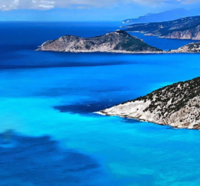 #Greek summer 2021: Ο diokaminaris μας παρουσιάζει τα μαγικά καταγάλανα νερά της παραλίας Μύρτος στην Κεφαλονιά - Οι Έλληνες φωτογράφοι προτείνουν