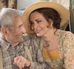 Η Μιμή Ντενίση αγκαλιάζει τρυφερά τον αειθαλή Γιάννη Βογιατζή - Ο αγαπημένος ηθοποιός στα 94 παίζει μαζί της στο «Σμύρνη μου αγαπημένη» (φωτό)