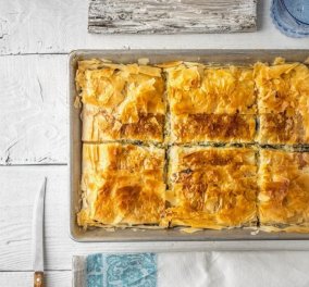 Αργυρώ Μπαρμπαρίγου:  Καλοκαιρινή πίτα με βλήτα - Τα μαγικά παριανά τυριά, ξινομυζήθρα Πάρου & μανούρα, κάνουν τη γεύση της μαγική
