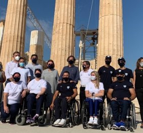 Φωτογραφίες από την επίσκεψη των Ελλήνων πρωταθλητών Αμέα στον Ιερό Βράχο της Ακρόπολης: «προσβάσιμη σε όλους»