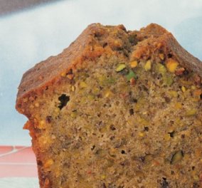 Στέλιος Παρλιάρος: Κέικ με φιστίκια Αιγίνης και ελαιόλαδο - Αν αγαπάτε τα γλυκά ταψιού πρέπει να το δοκιμάσετε