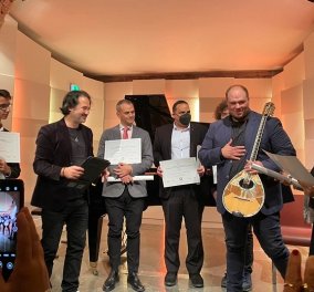 Ο  Μιχάλης Παούρης κατέκτησε με το μπουζούκι του το 1ο Παγκόσμιο Βραβείο κλασσικής μουσικής στο Σπίτι του Μότσαρτ -  Ιστορική στιγμή για τον Έλληνα βιρτουόζο (φώτο-βίντεο) 