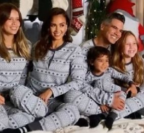 Ποια οικογένεια του Χόλιγουντ κήρυξε την έναρξη των χριστουγεννιάτικων βίντεο - πολύ χαριτωμένοι όλοι τους