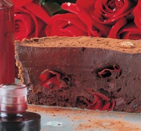Στέλιος Παρλιάρος: Τάρτα σοκολάτα με ροδόνερο Χίου - εντυπωσιακό & πεντανόστιμο γλυκό