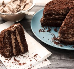 Αργυρώ Μπαρμπαρίγου:  Σπιτική σερανο τούρτα, που άφησε εποχή - Αξεπέραστο γλυκό με βελούδινη κρέμα & αφράτο παντεσπάνι