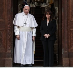 Συνάντηση Πάπα Φραγκίσκου με Σακελλαροπούλου και Μητσοτάκη: Φωτό και βίντεο από το Προεδρικό Μέγαρο 
