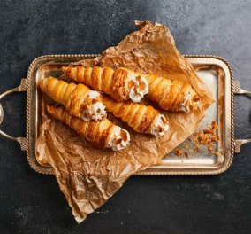  Αργυρώ Μπαρμπαρίγου: Να τι γλυκό θα κεράσεις τους καλεσμένους στο Ρεβεγιόν - Κορνε γλυκο με κρέμα