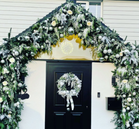 Χριστούγεννα 2021: Iδέες διακόσμησης της εισόδου του σπιτιού σας - Από εκεί αρχίζει η γιορτή (φωτό)