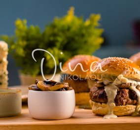 Ντίνα Νικολάου: Burger μοσχαρίσια με blue cheese sauce και μανιτάρια - ότι πιο απολαυστικό 