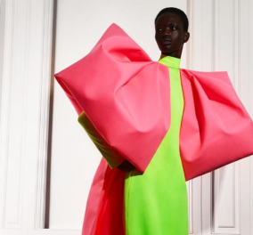 Η Σήλια Κριθαριώτη στο Παρίσι: Μάγεψε με όλα τα χρώματα του ουράνιου τόξου - Η αισιόδοξη haute couture κολεξιόν της (φωτό - βίντεο)